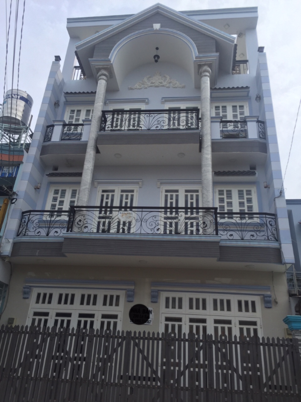Bán nhà MT Lê Sao, 8m x 8m, nhà 2 lầu, giá 8.2 tỷ P. Phú Thạnh, Q. Tân Phú
