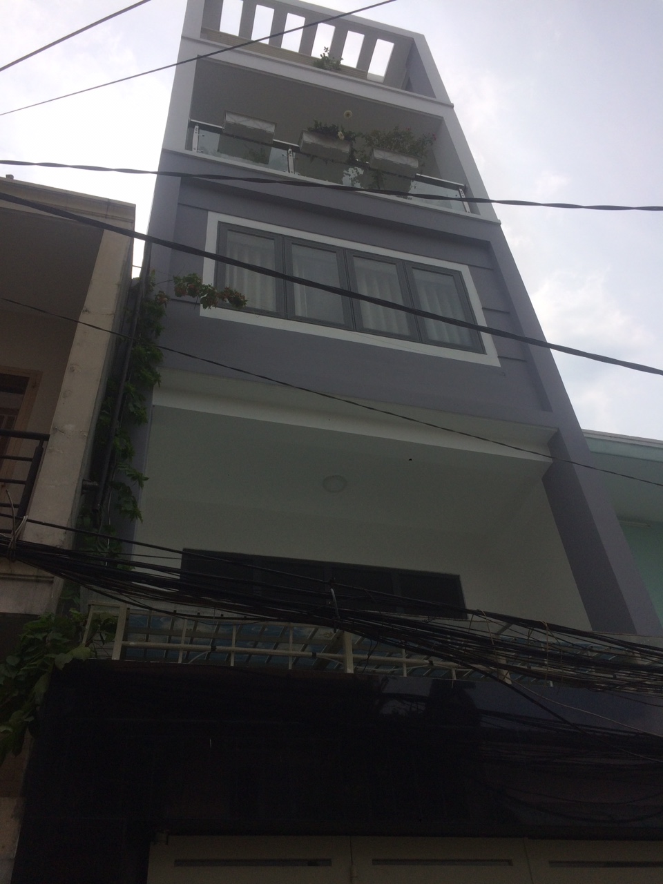 Nhà 2 lầu hẻm đẹp đường Nơ Trang Long, P. 13. 4x14.7m, 6,7 tỷ