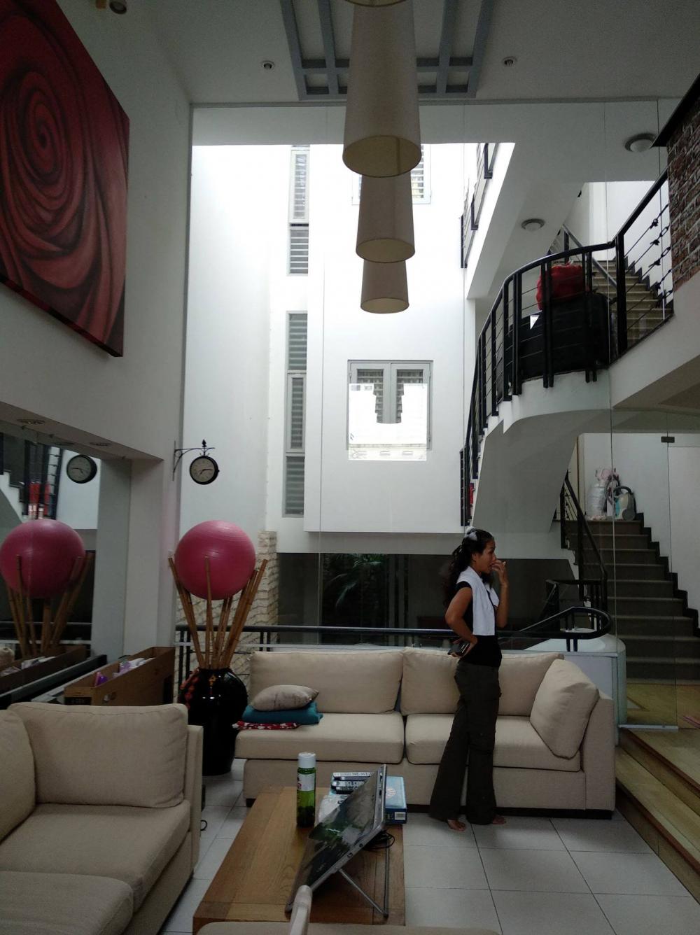 Bán gấp trong ngày căn Biệt Thự trên đường Nguyễn Kiệm,136m2,giá 6 tỷ 3
