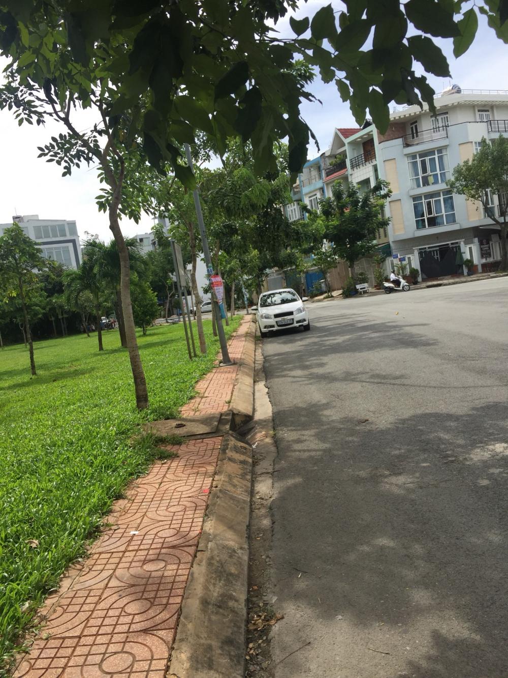 Bán nhà đẹp, 3 lầu, view công viên, đường 40, KDC An Phú Hưng, phường Tân Phong, quận 7