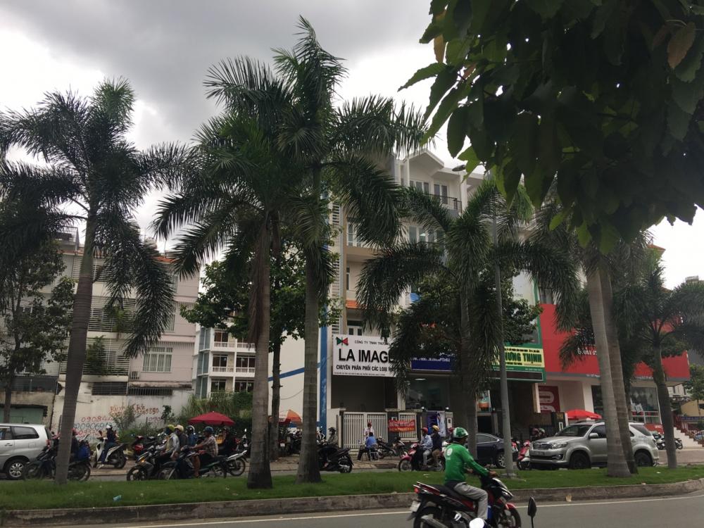 Bán nhà phố trệt, 3 lầu, 4x20, nhà mới hướng Nam, cách Nguyễn Thị Thập 300m, khu dân cư Tân Quy, Quận 7
