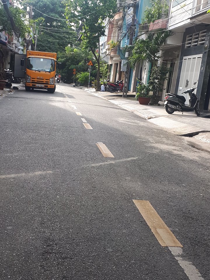 Bán nhà HXT Lạc Long Quân . P.9 Quận tân bình. 4,2x12. Giá: 6,7 Tỷ TL 
