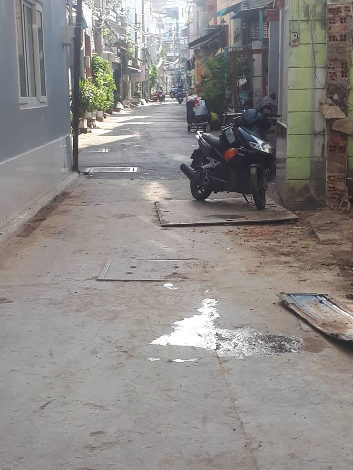 Bán nhà Hẽm 4m Cách MT Lạc Long Quân 50m . P.10 Quận tân bình. 4,5x15. Giá: 4,9 Tỷ TL 