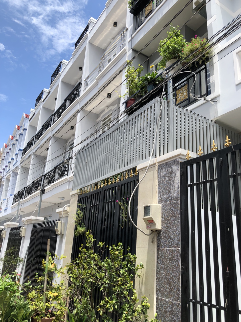 Cần bán căn nhà, SHR, 1 trệt + 2 lầu + sân thượng, đường Huỳnh Tấn Phát