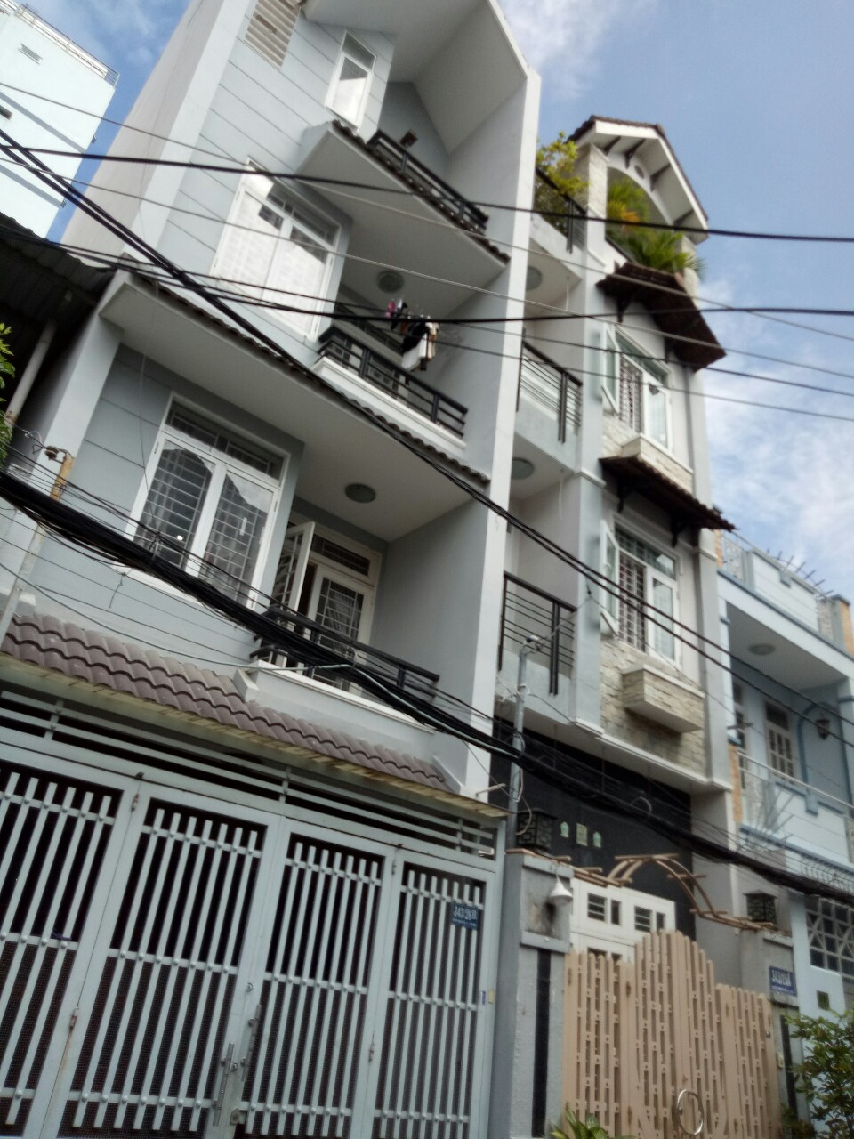 Chia tài sản cần bán gấp nhà đường Nguyễn Thái Bình, P. 4, Tân Bình, DT 4.2x16m, 3 lầu.