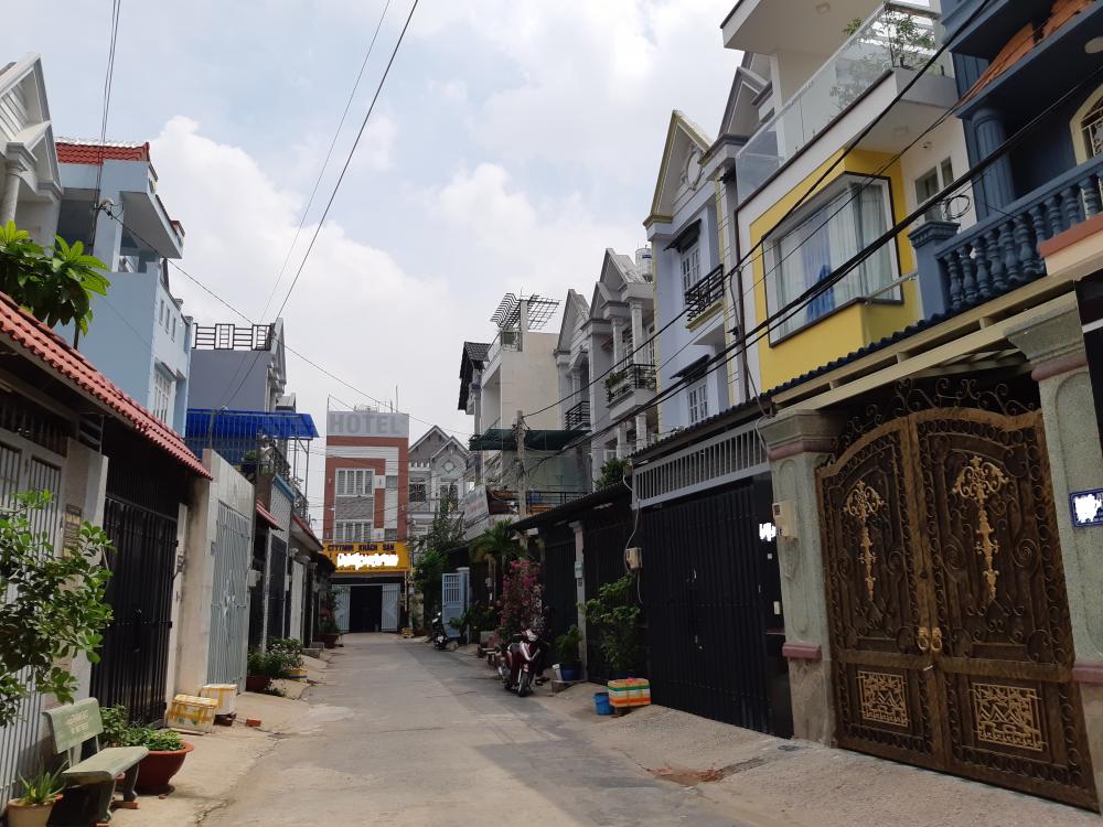 Nhà mới xây, đường rộng, gần Phần Mền Quang Trung, (4 x 19m), đúc 4 tấm, 4 tầng, sân rộng
