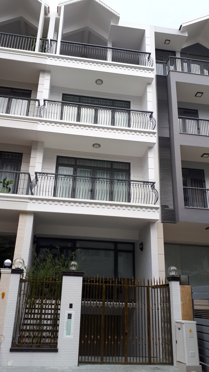 Bán nhà đẹp, 3 lầu, mới xây, có thang máy, KDC Him Lam, phường Tân Hưng, quận 7