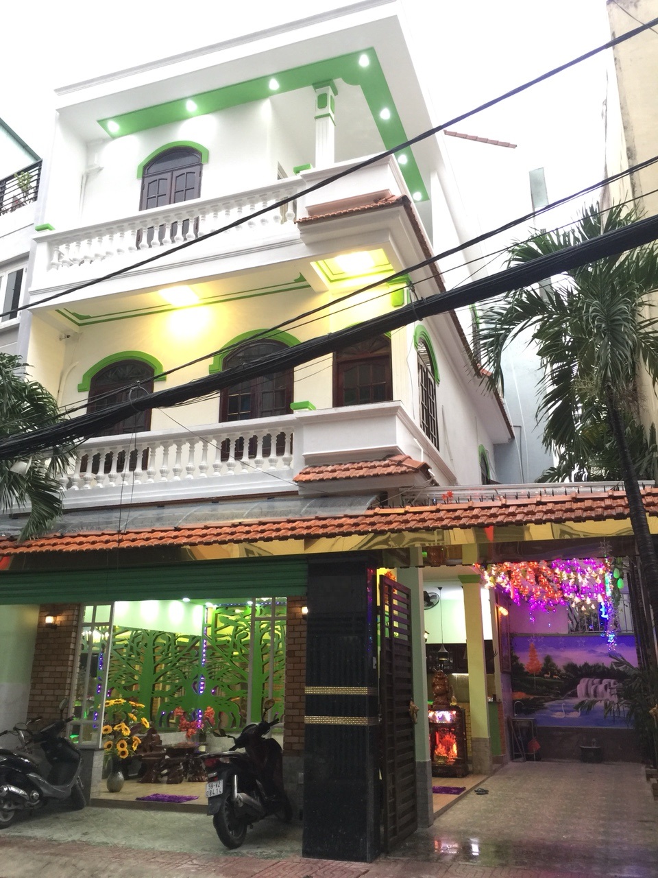 Bán biệt thự mặt tiền đường Phùng Văn Cung, Phú Nhuận, DT 9x11m, trệt 2 lầu gara, sân vườn