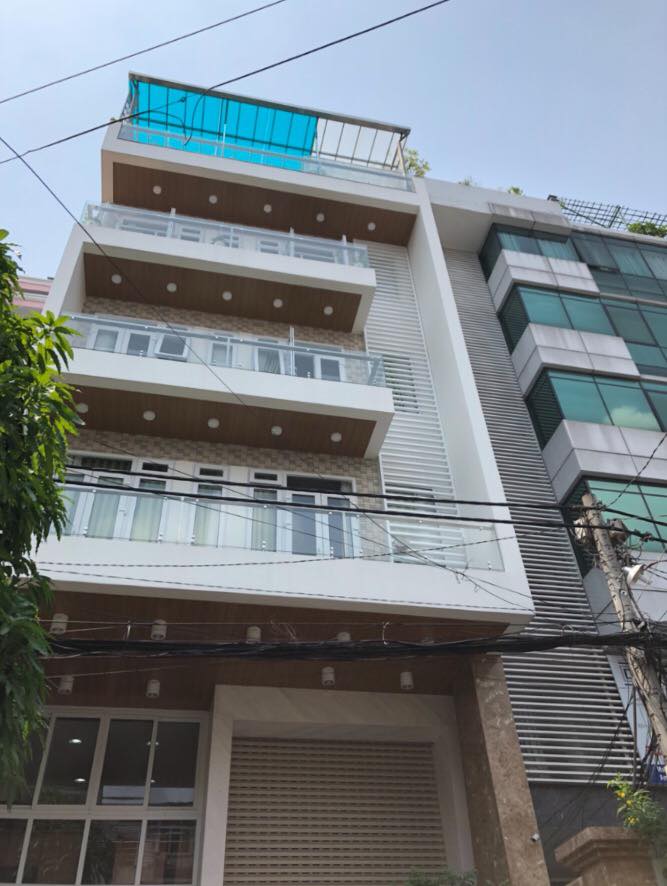Chính chủ bán gấp nhà HXH đường Lạc Long Quân, Q Tân Bình, DT: 4x14m, 3 lầu mới, giá 6.3 tỷ