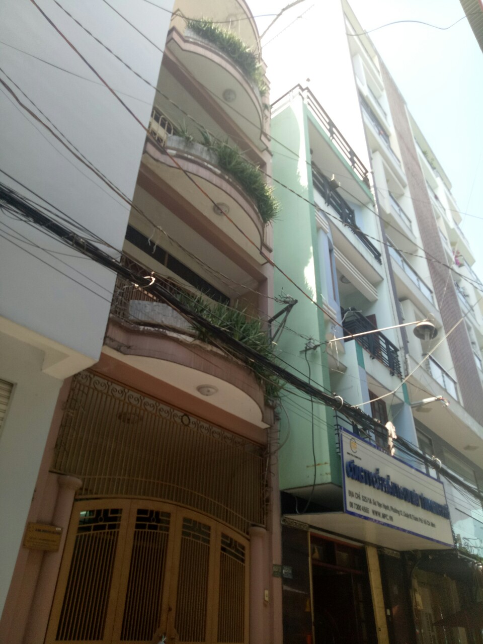Bán nhà hẻm xe hơi trên đường Út Tịch, P4, Q. Tân Bình, DT 4,4m x 18m, nhà 1 hầm, 3 lầu 