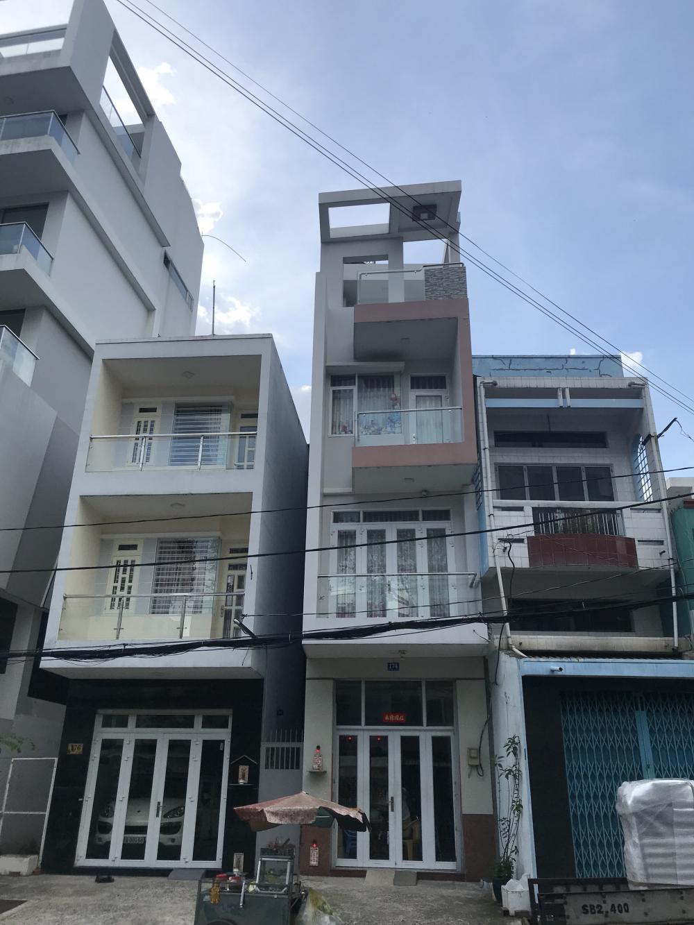 Bán nhà 2 mặt tiền đường Trần Phú Q5; 7,4x36m