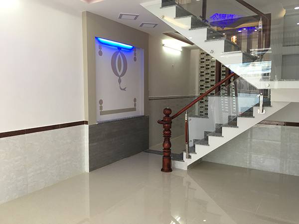 Bán nhà trệt 3 lầu hẻm đường Thành Thái, P. 12, Q 10, DT: 4.2x13m. Giá 8.8 tỷ