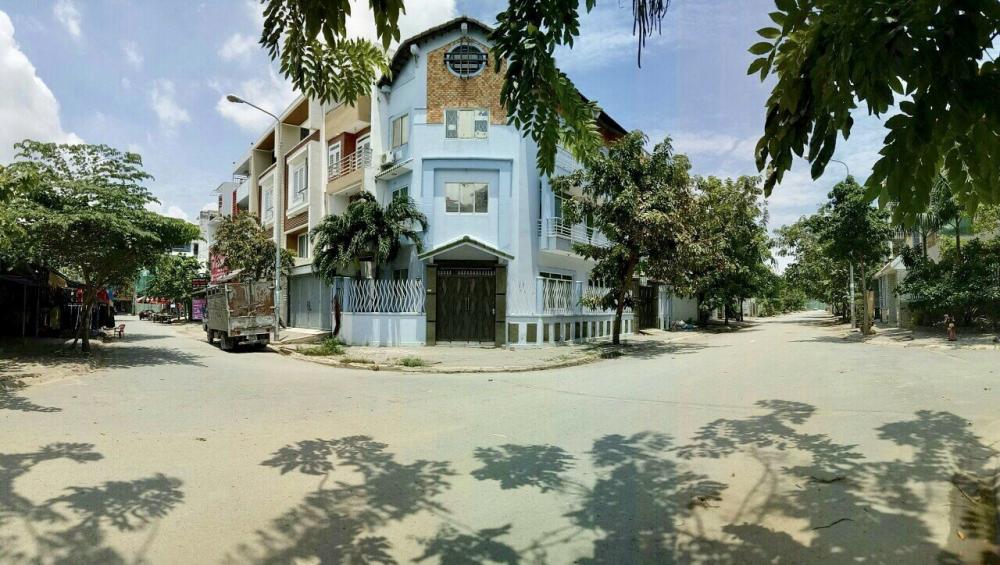 Cần bán nhanh nhà vị trí tuyệt đẹp góc 2 mặt tiền Phú Thuận, Quận 7, DT 6.5x20m. Giá 11 tỷ