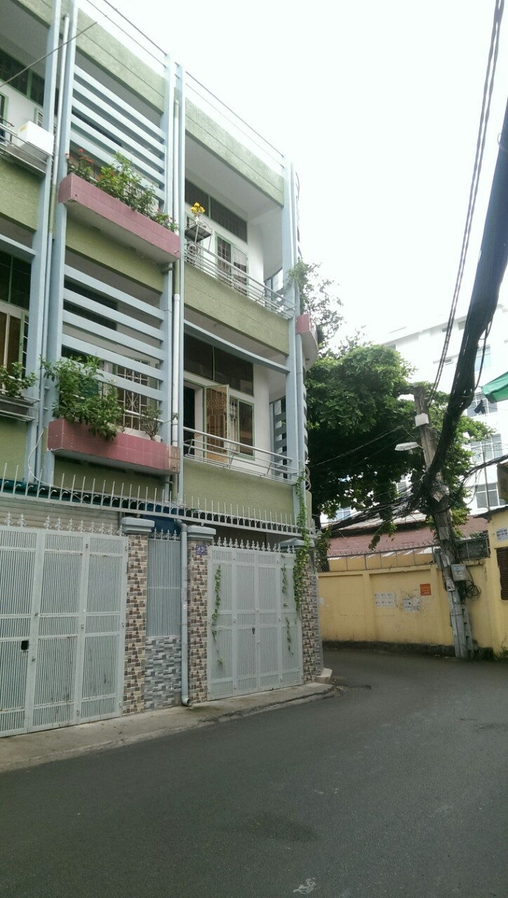 Bán nhà mặt tiền đường Trần Phú, P8, quận 5, DT: 4x120m.  giá chốt  15.5 tỷ