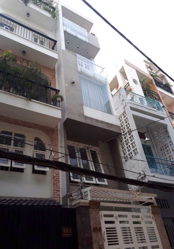 Kẹt tiền bán gấp nhà HXH đường trường sơn quận Tân Bình (4,2mx18m)