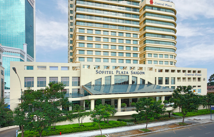 Bán khách sạn ngay New World MT Phạm Hồng Thái Quận 1, DT 12x25m - hầm, 10 lầu, 75 phòng