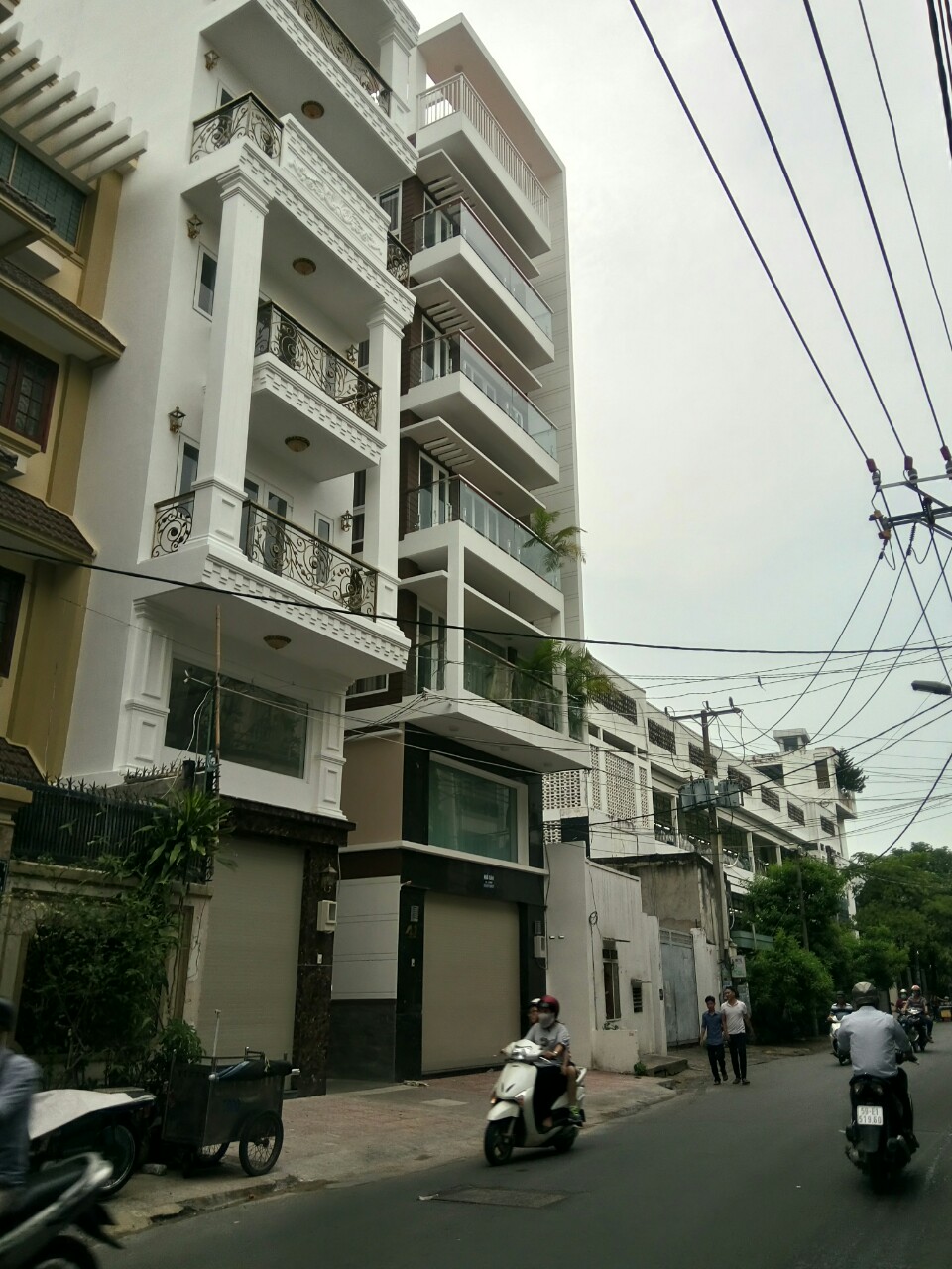 Bán nhà MT Bùi Văn Thêm, Phú Nhuận. DT: 5.5x18.5m, 1 trệt, 6 lầu, giá 20.5 tỷ