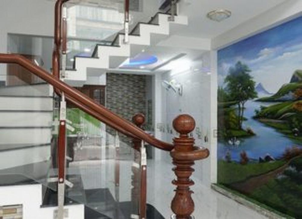 Bán gấp căn nhà đúc kiên cố 1 trệt 3 lầu, thiết kế hiện đại và sang trọng ngay Nguyễn Oanh Gò Vấp.