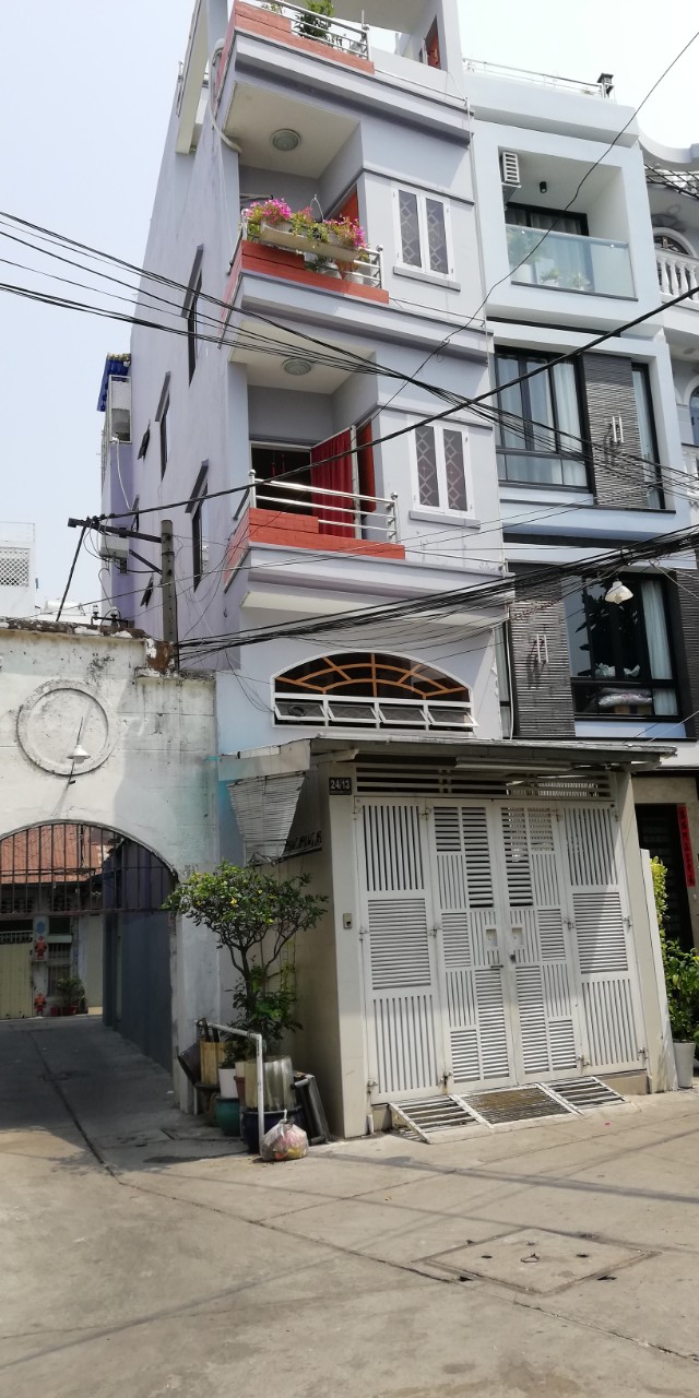 Vỡ Nợ, bán gấp căn nhà 3 lầu, MT Hồ Bá Kiện, DT: 3.7x15m, Phường 15, Quận 10, giá siêu rẻ