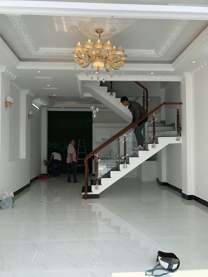 Bán nhà mới xây hẻm 1806 Huỳnh Tấn Phát, DT 5.1x23m, 3 tầng, sân thượng, giá bán 4.15 tỷ