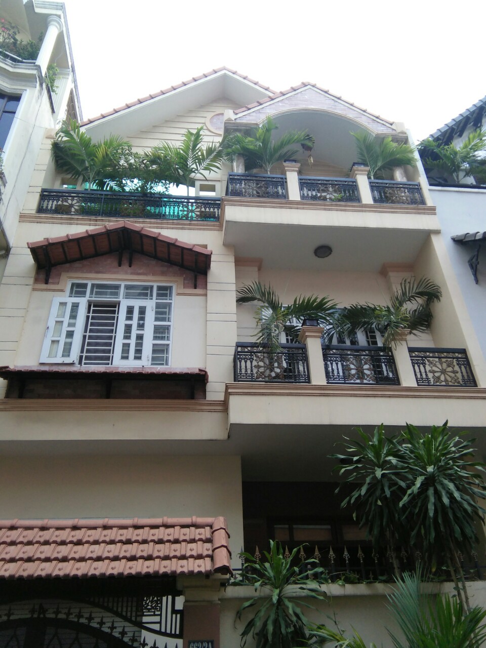 Chính chủ cần bán gấp nhà HXH 8m đường Trần Hưng Đạo, Q.1, DT: 4x15m, giá chỉ 13 tỷ TL