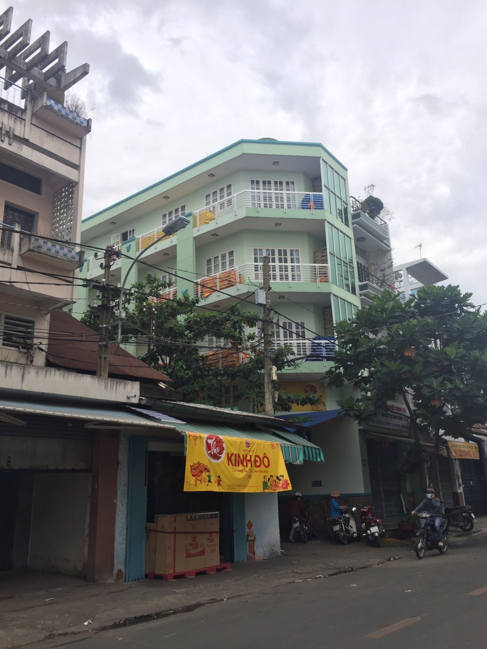 Chính chủ cần bán gấp nhà  đường Nguyễn Văn Cừ, Q.1, DT: 4x15m, giá chỉ 13 tỷ TL