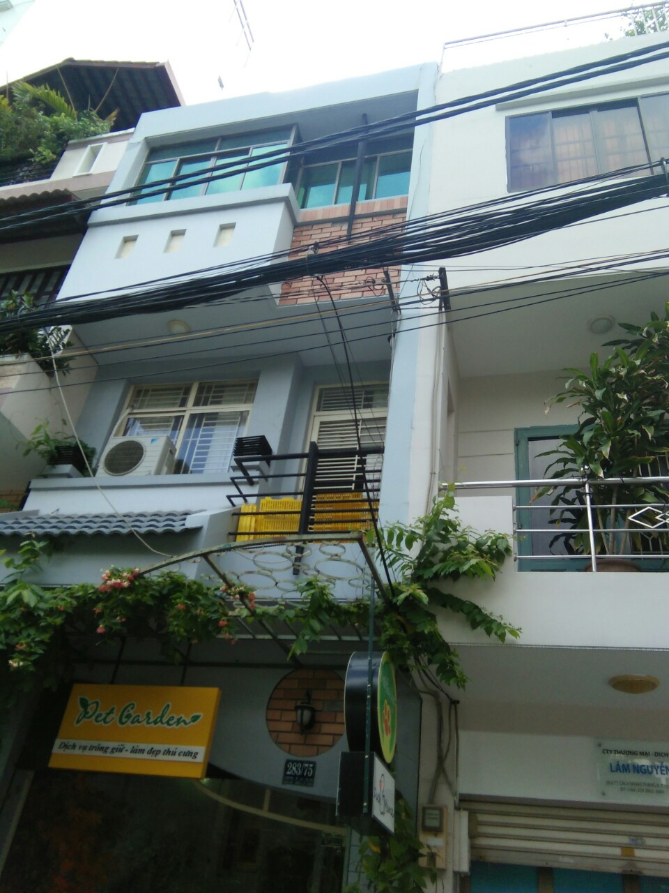 Cần bán nhà MT Nguyễn Chí Thanh, Q5. Nhà 3 lầu, thiết kế phong cách cổ điển, nội thất sang trọng