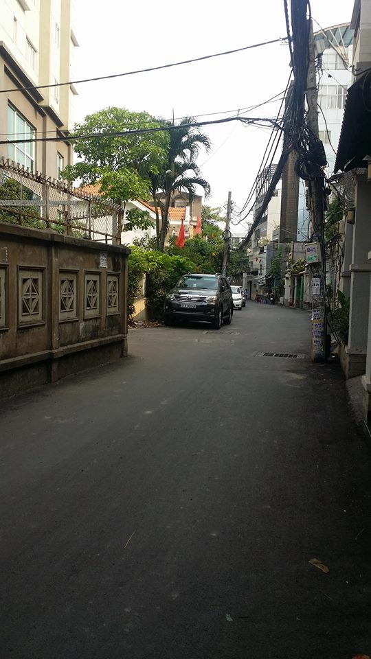 Bán nhà hẻm xe hơi quay đầu đường Phạm Văn Hai, P.2, Tân Bình. DT: 5.3X12m, 3 lầu