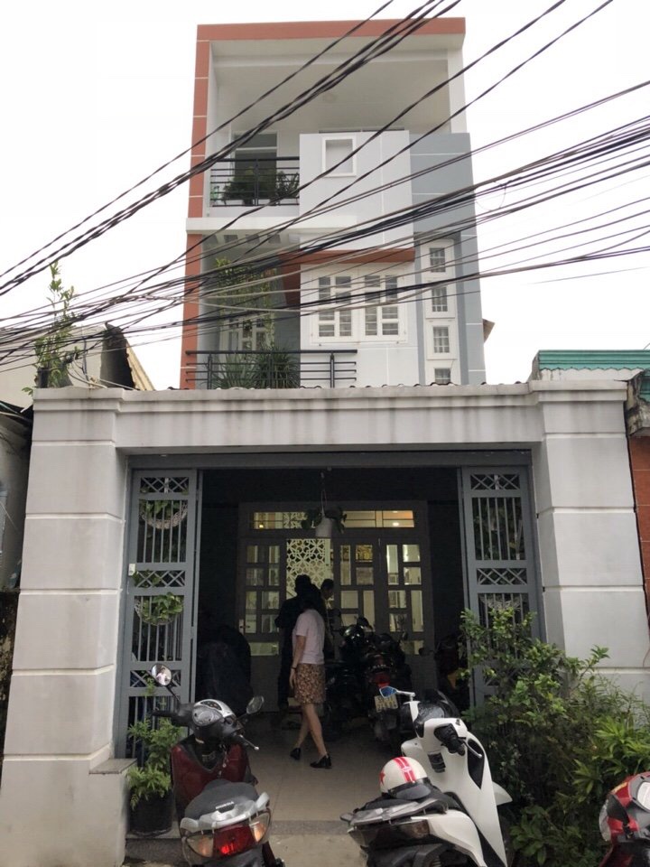 Cần bán nhà mặt tiền hẻm 851 Huỳnh Tấn Phát, Quận 7, DT 4.5x18m, 2 lầu. Giá 4,5 tỷ