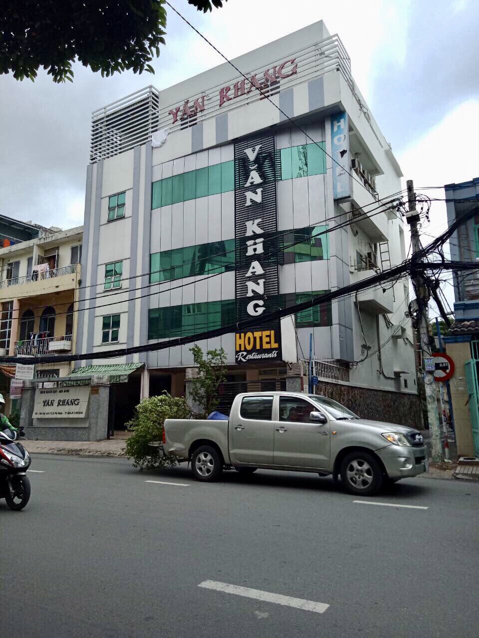 Bán nhà phố Huỳnh Văn Bánh, Q. Phú Nhuận. DT 8.5x23m, 4 lầu, thuê: 120tr/tháng