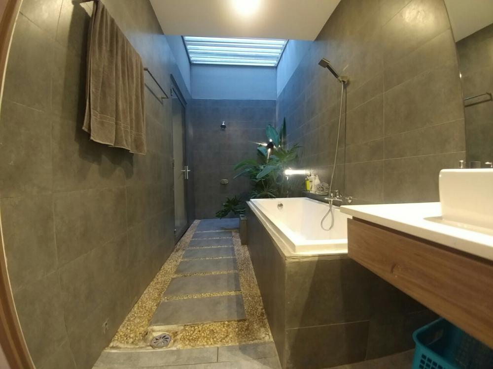 Bán nhà phố cách ngã 4 Nguyễn Đình Chiểu - Cao Thắng, 200m2