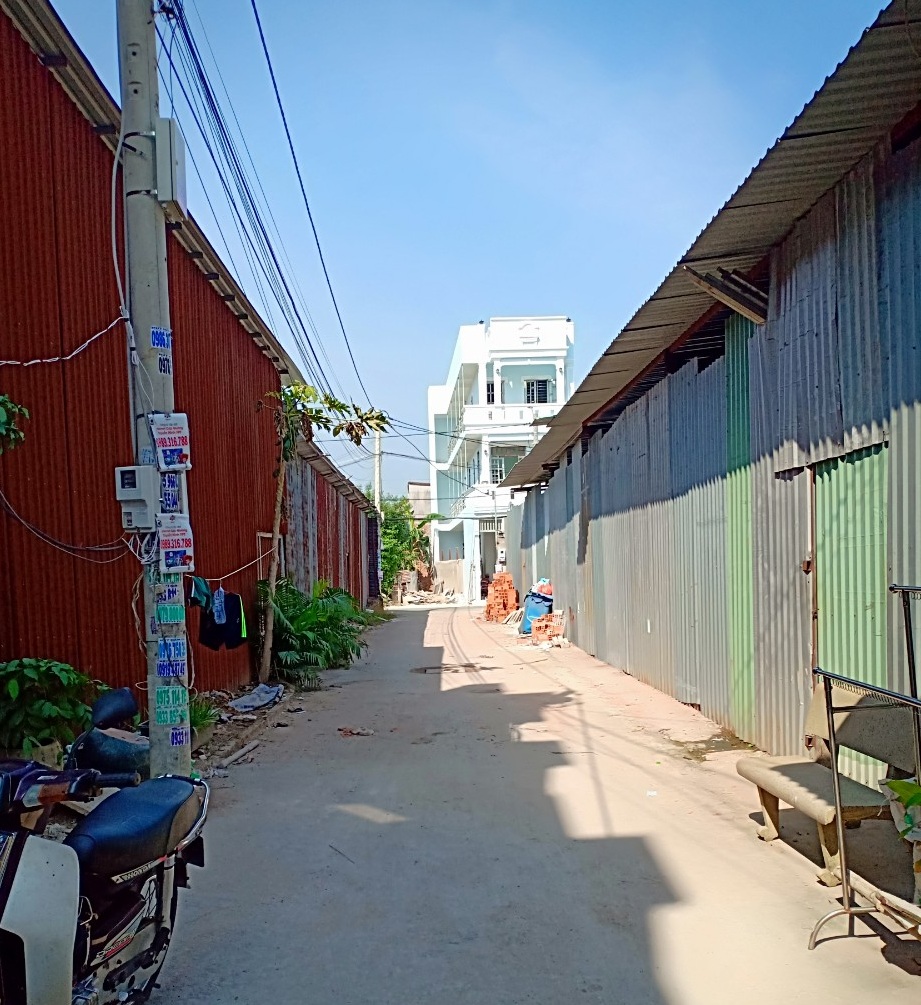 Cần bán gấp Nhà mới xây sau Công Viên Phần Mền Quang Trung , gần Bệnh Viện  Quận 12