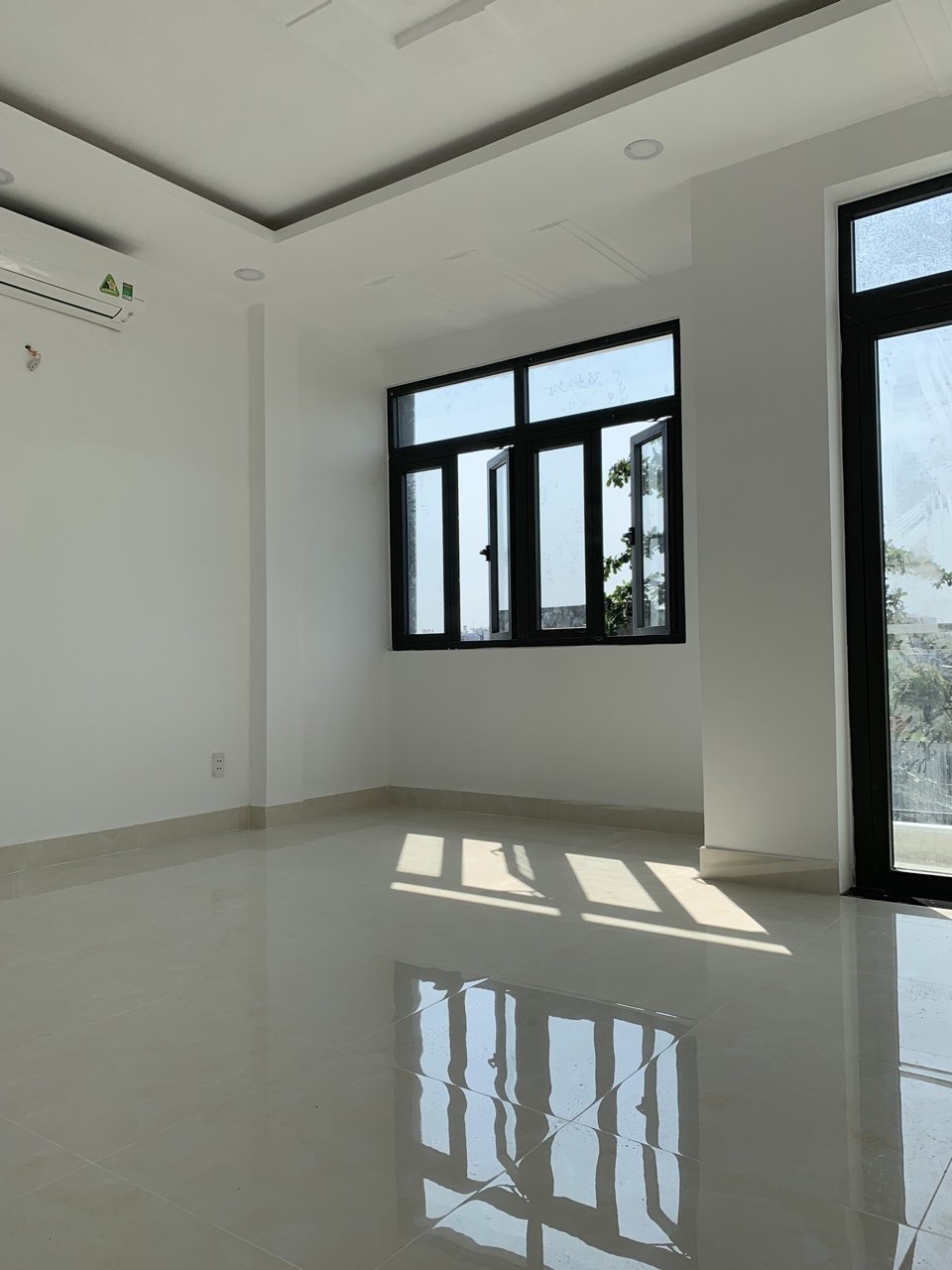 Cần bán nhà mới hẻm 2177 Huỳnh Tấn Phát, Nhà Bè, DT 5,2x10m, 3 lầu, sân thượng. Giá 4,35 tỷ
