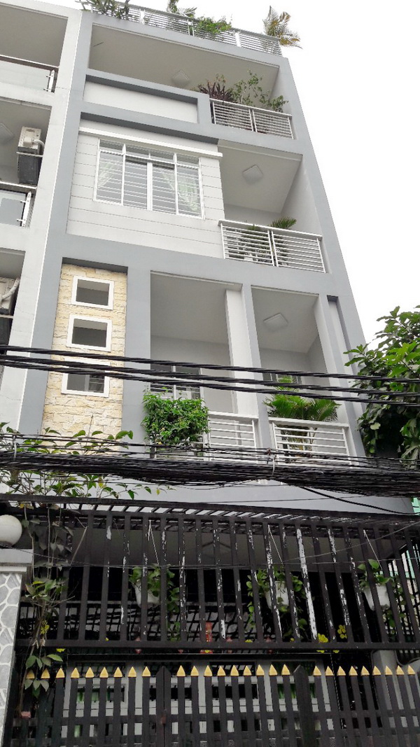Cần bán gấp nhà cực đẹp khu biệt thự đường Thành Thái quận 10 , diện tích : 6.1m x 17.6m - 4 lầu , giá cực rẻ.