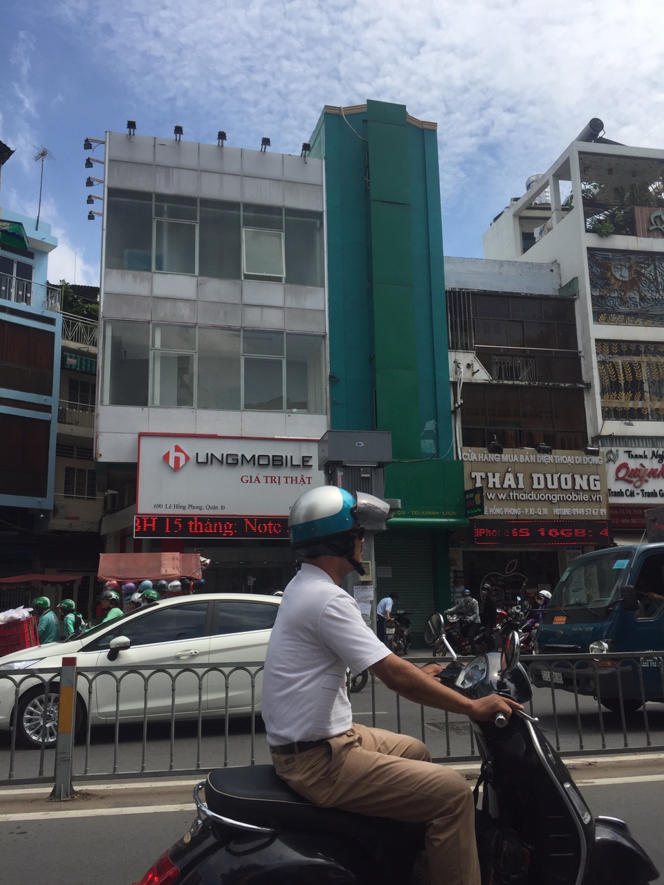 Cần tiền mở rộng quy mô công ty gia đinh, bán gấp nhà mặt phố Nguyễn Trãi, P2, Q.5
