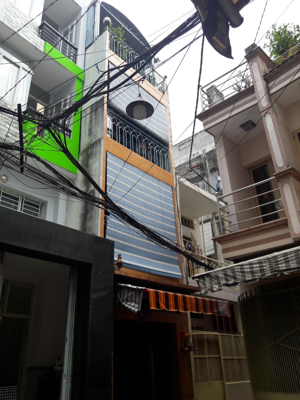 Nhà 1 trệt, 2 lầu, sân thượng đúc BTCT đường Nguyễn Tri Phương, diện tích: 3x10m (công nhận hết)