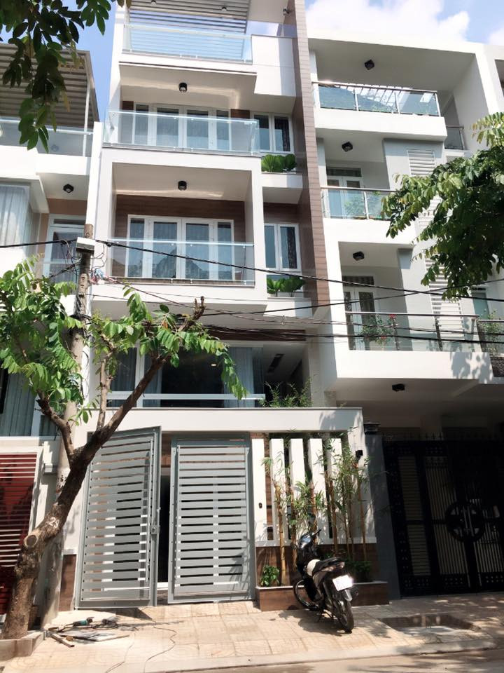 Bán nhà đẹp 3 lầu đường số phường Tân Quy, DT 4mx20m có thang máy, LH 0983105737