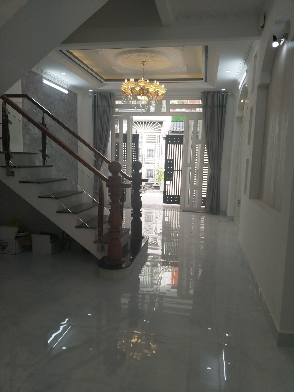 Bán gấp nhà 2 lầu, 4PN, sổ hồng riêng, HT vay ngân hàng, tại Lê Văn Lương, ngay cầu Ông Bốn