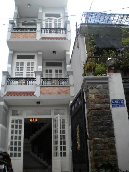 Bán nhà mặt tiền quận 10, đường Nguyễn Tri Phương, đầu tư cho thuê tốt