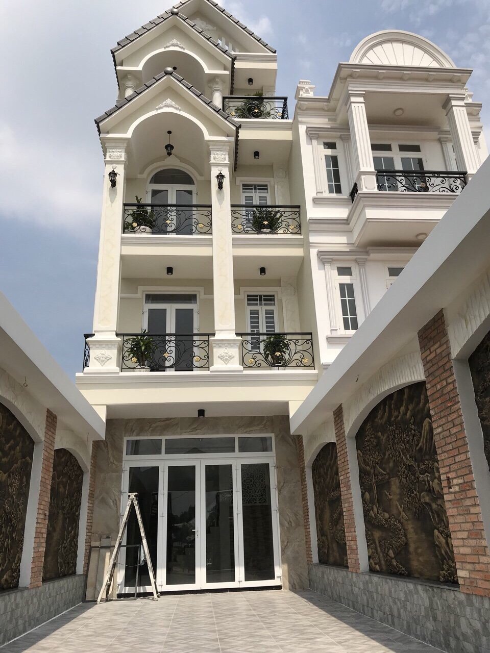 Bán nhà đẹp khu bờ kênh Trần Quang Cơ, Quận 12, nhà mới giá đẹp