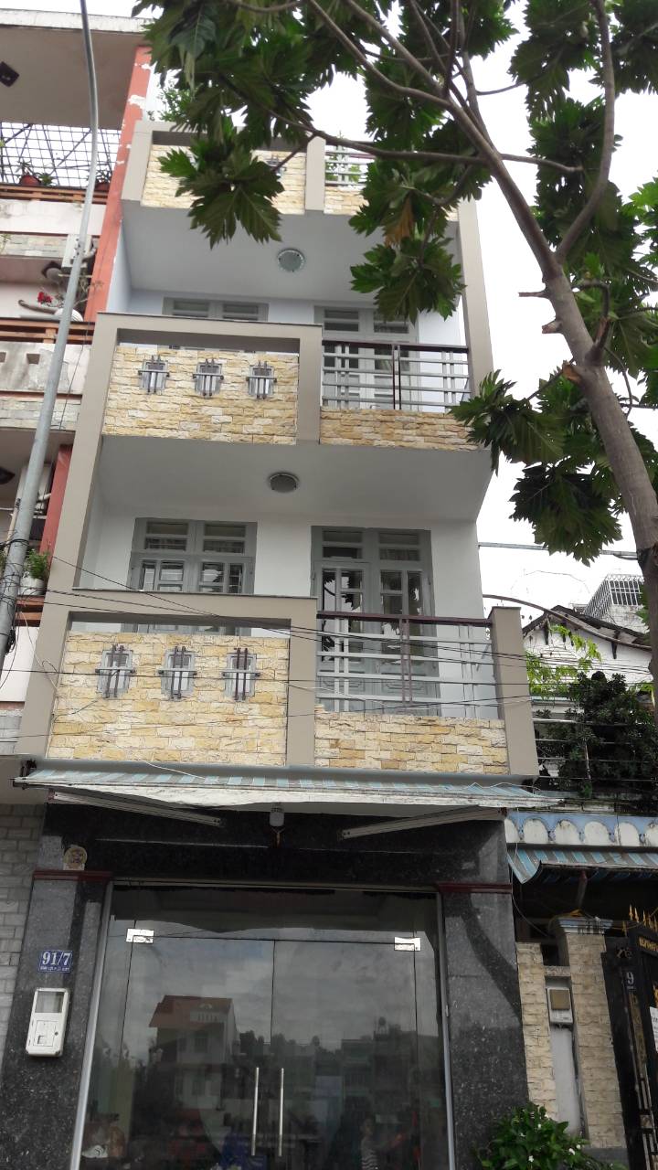Chính chủ bán nhà 3 lầu hẻm 10m sát Vincom Nguyễn Xí, P26, Q. Bình Thạnh. 5x16m, giá 8.5 tỷ