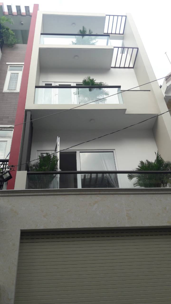 Tôi bán gấp nhà cực đẹp 4 tầng Nguyễn Cửu Vân. Đang cho thuê 54tr/th