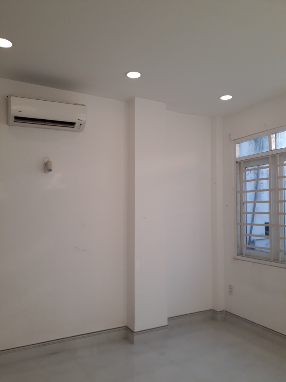 Bán nhà riêng quận 11 hẻm 19 đường Bình Thới, DT 3.1 x 10m, nở hậu 10m, 2 lầu