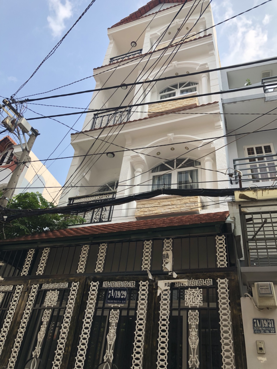Bán nhà hẽm 575 đường CMT8 P.15 quận 10. DT 4x14m, nở hậu 7m, 3 lầu. Giá 8.8 tỷ thương lượng.