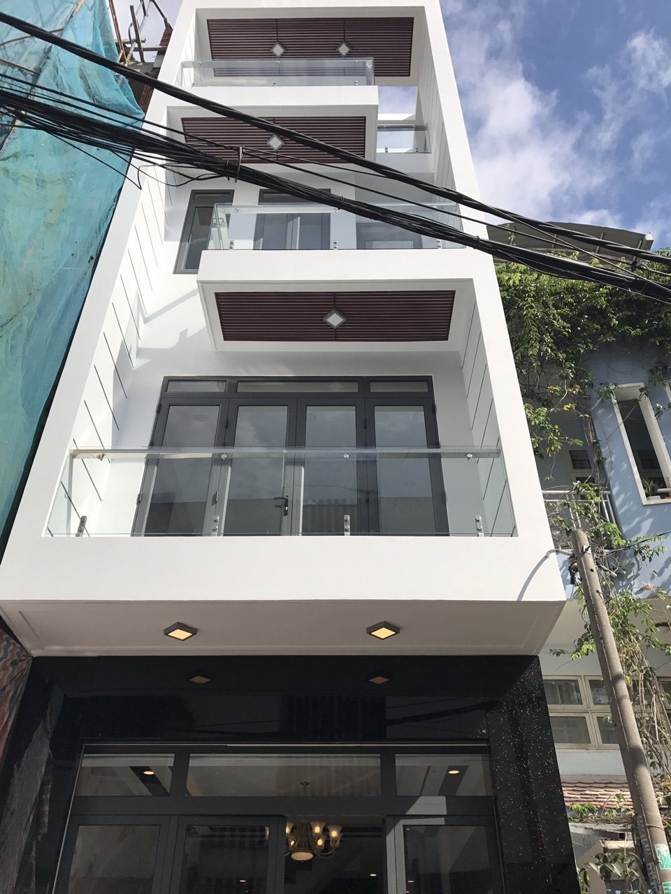 Bán nhà mới 100% 4x17m, 1 trệt, 3 lầu, 502 Huỳnh Tấn Phát, 4 phòng ngủ, xe hơi vào tận