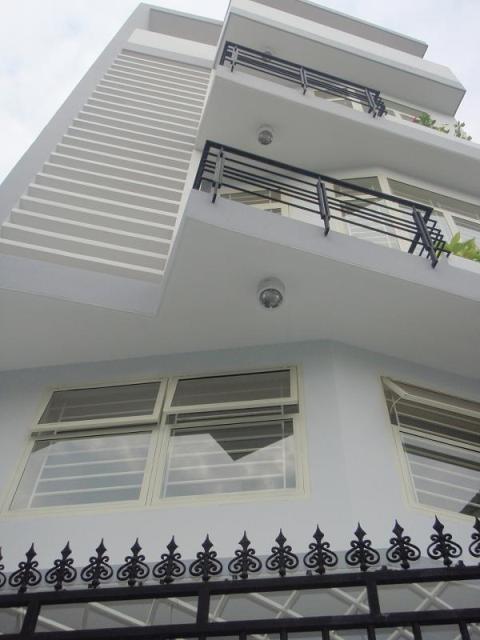 Bán gấp nhà hẻm 6m Lê Quang Định, Bình Thạnh, 4,4x14.6m, 2 lầu thiết kế đẹp, giá chỉ 5.4 tỷ
