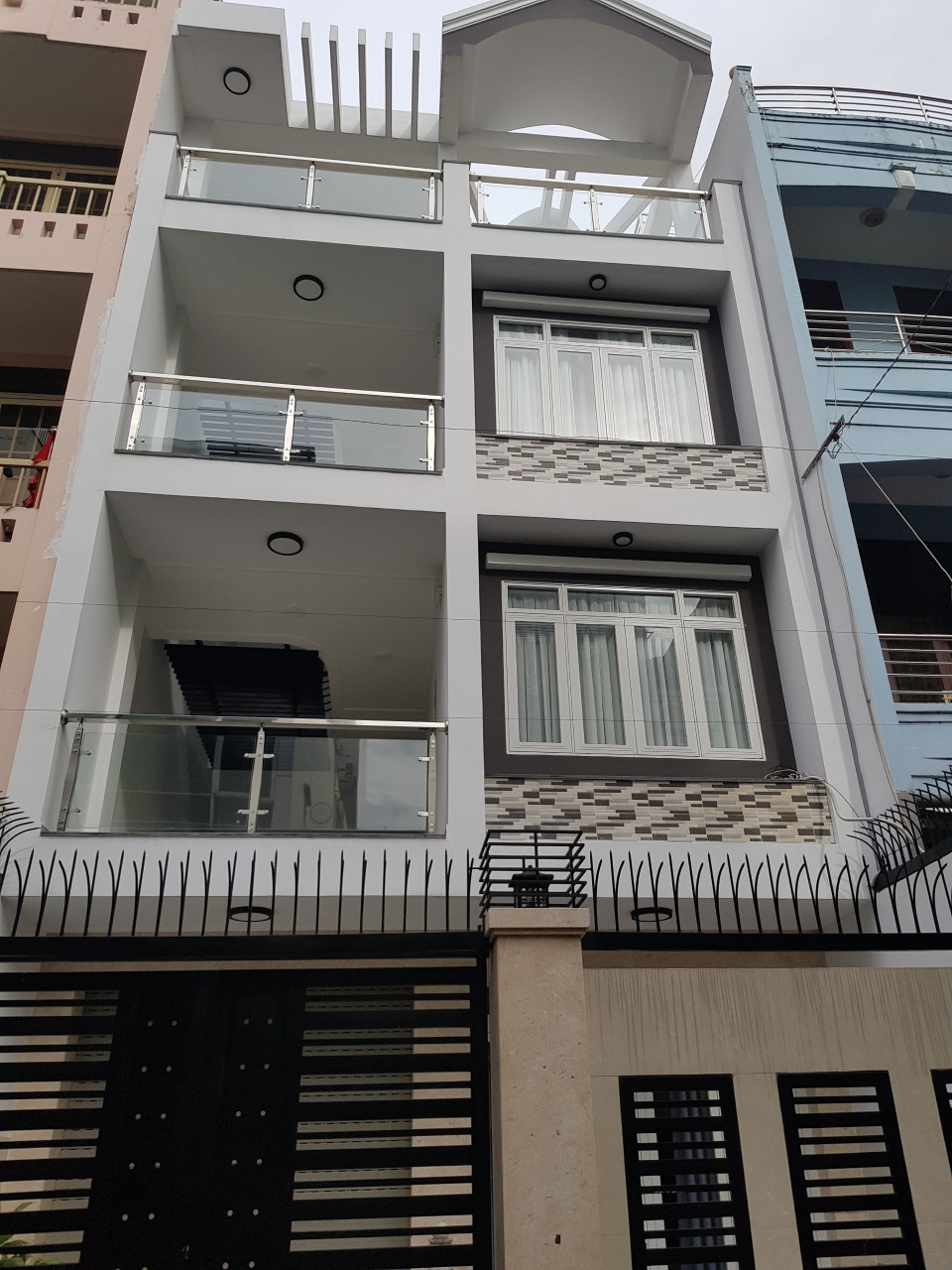 Cần bán nhà góc Lê Hồng Phong, 3.9x14m, 2 lầu, 8 tỷ, Q. 10