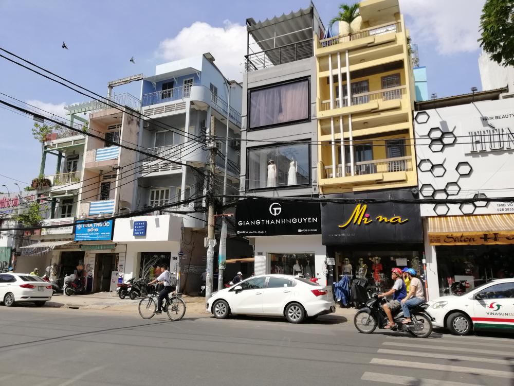 Bán nhà mặt tiền đường Cao Thắng, Quận 3, 6.4x12m, 4 lầu, giá 30 tỷ TL. 0909366493