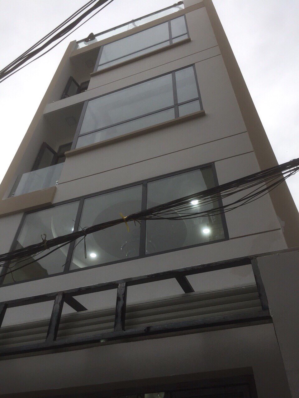 Bán tòa nhà văn phòng đường Trần Hưng Đạo, Q. 1, 7 lầu, thang máy. HĐT 120 tr/th, giá chỉ 27,5 tỷ