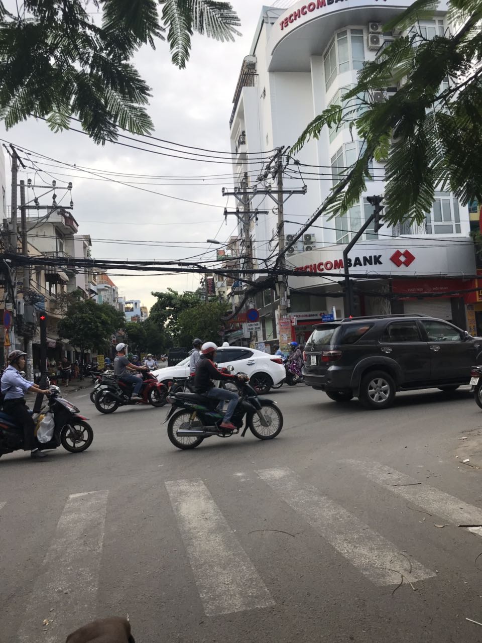 Bán nhà hẻm xe khách tránh nhau đường Ung Văn Khiêm, P25, Bình Thạnh, 8x20m, 3 lầu, giá 22.5 tỷ TL